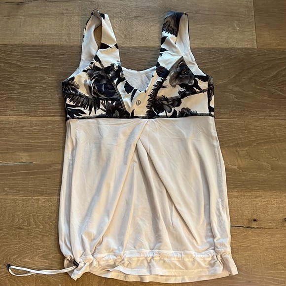Lululemon tank top, size 6, white - Picture 2 of 4